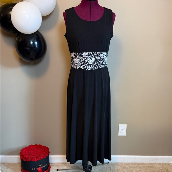 Jessica Howard Dresses & Skirts - Jessica Howard Woman’s Size 6 Black Maxi Dress with Floral Waistband